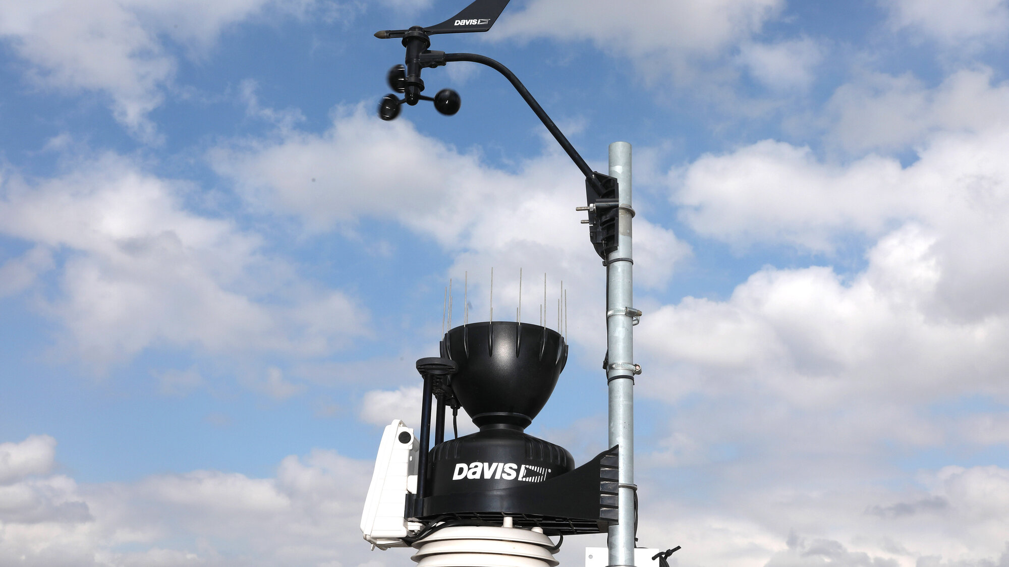 Wetterstation auf den Dächern der Steimker Gärten