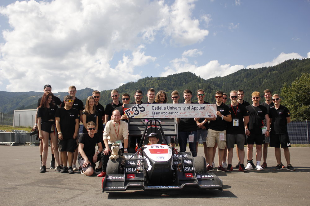 Das Team mit dem WR16 am RedBull Ring in Österreich.