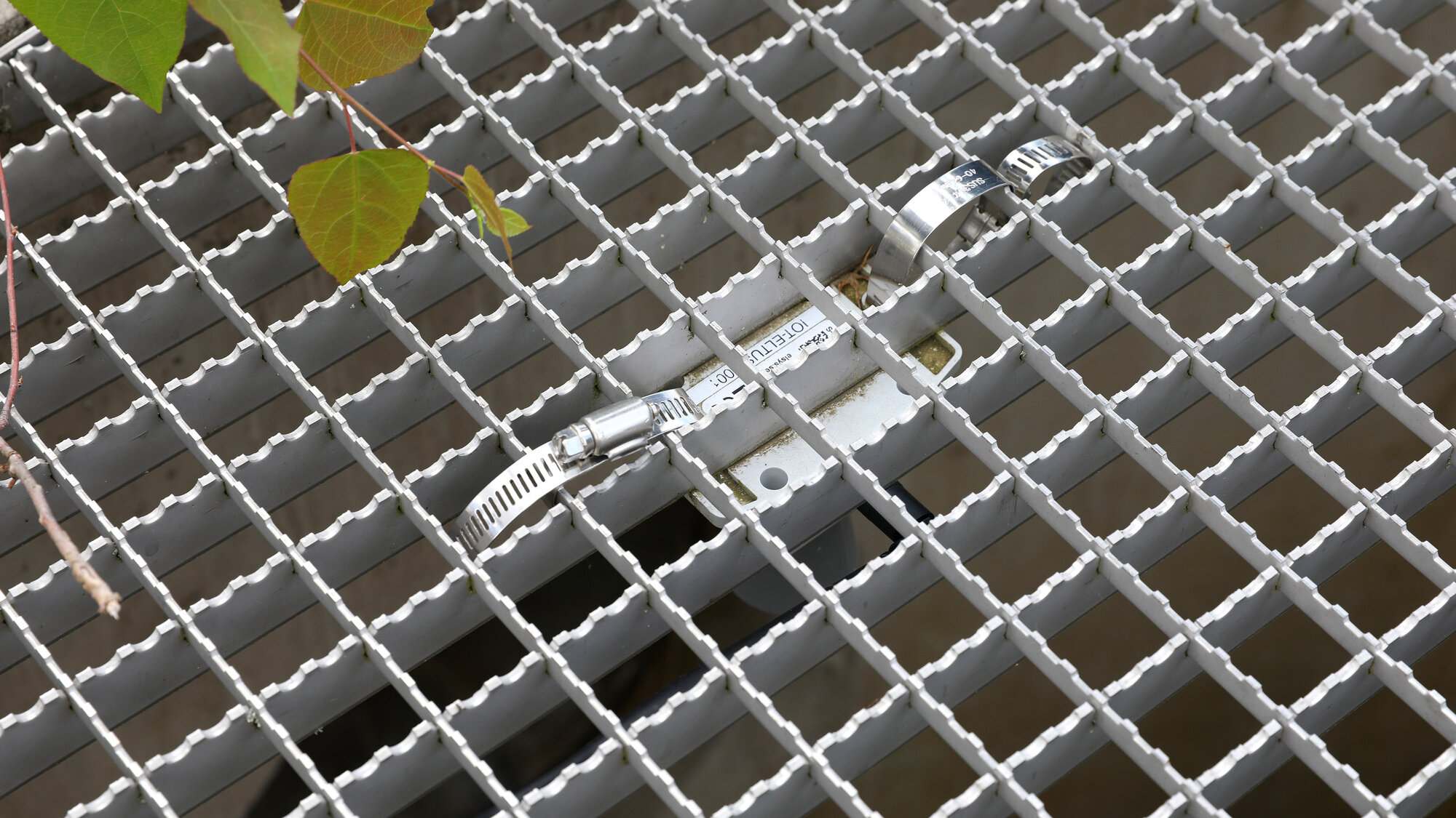 Füllstandsmessung am Regenrückhaltebecken